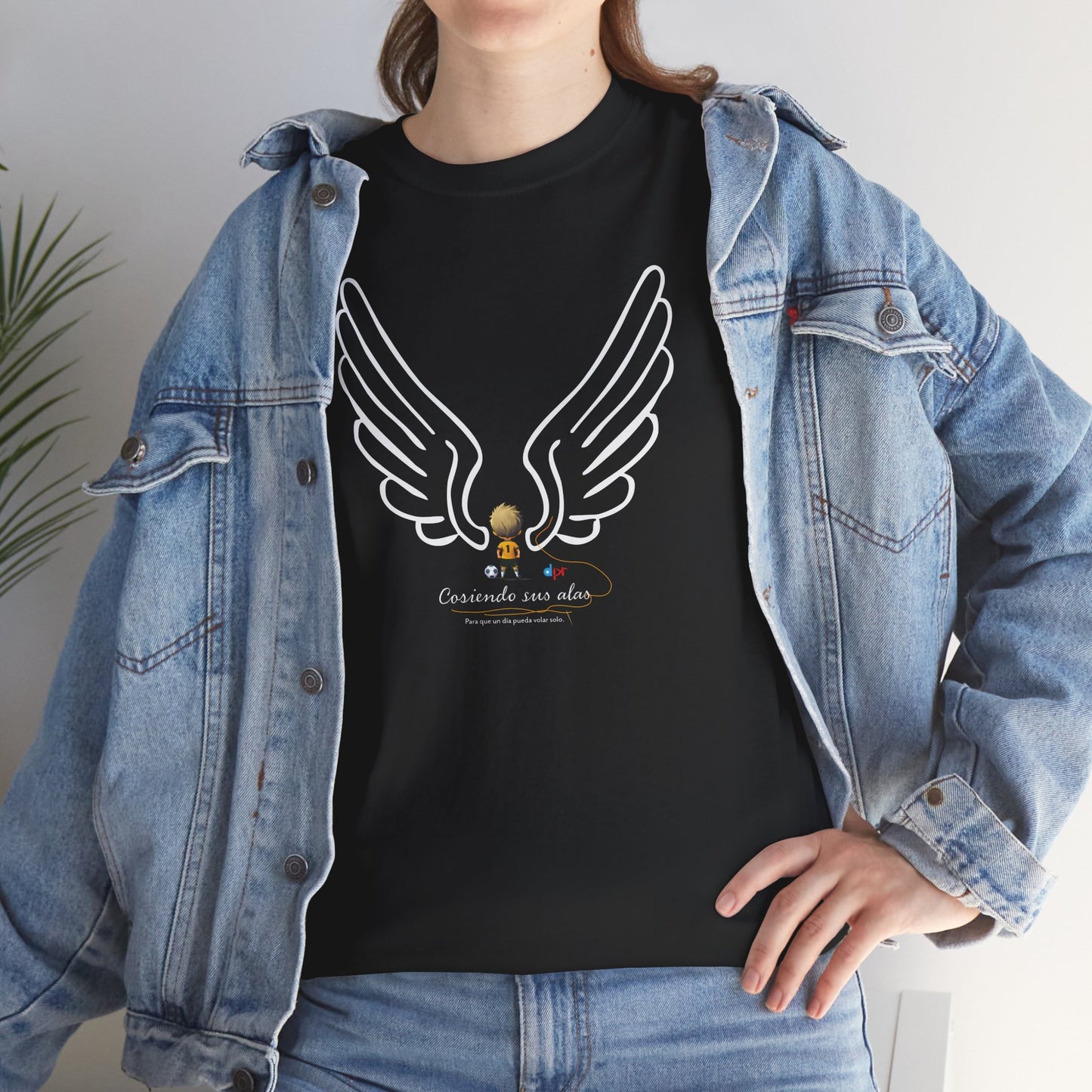 "Cosiendo sus alas" Soccer Player Unisex Heavy Cotton Tee