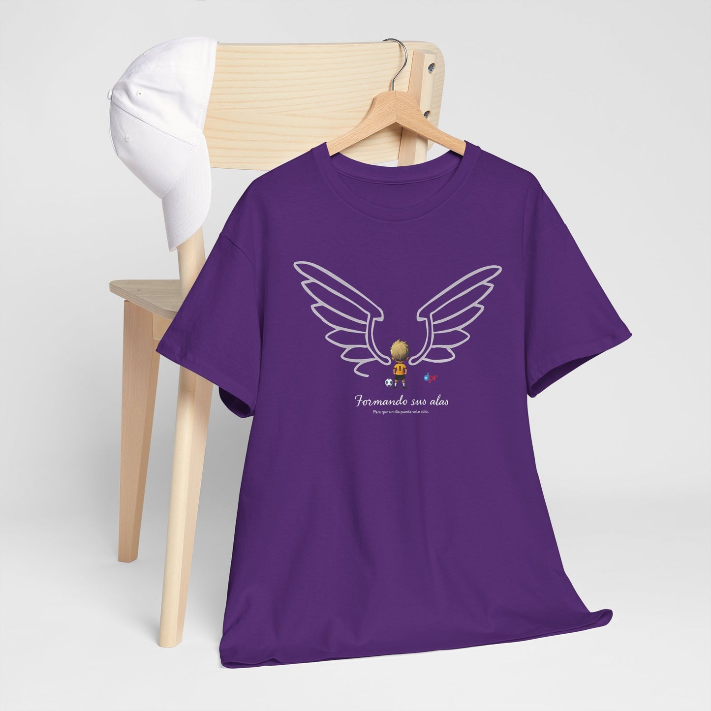 Formando sus Alas | Soccer Player Unisex Heavy Cotton Tee