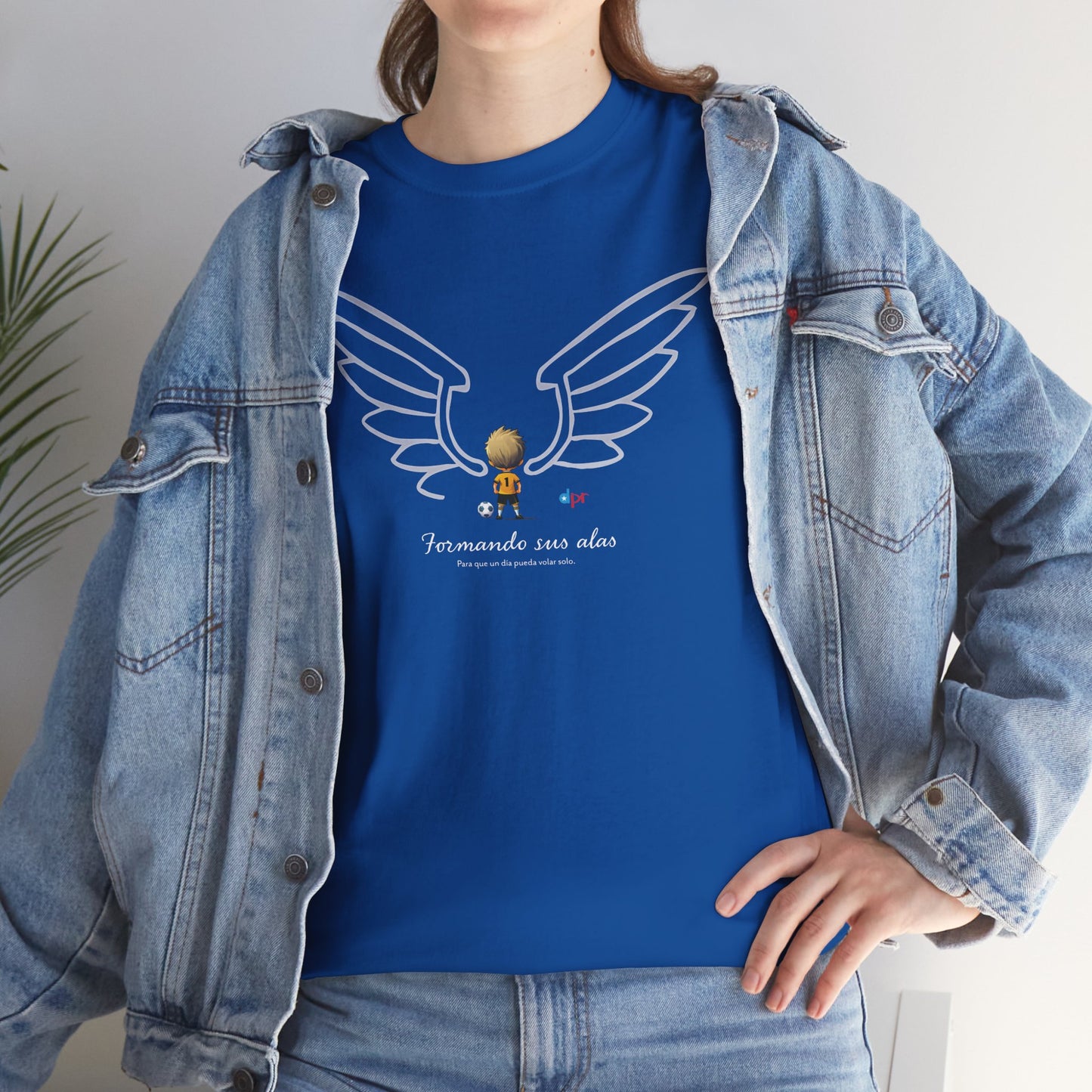 Formando sus Alas | Soccer Player Unisex Heavy Cotton Tee