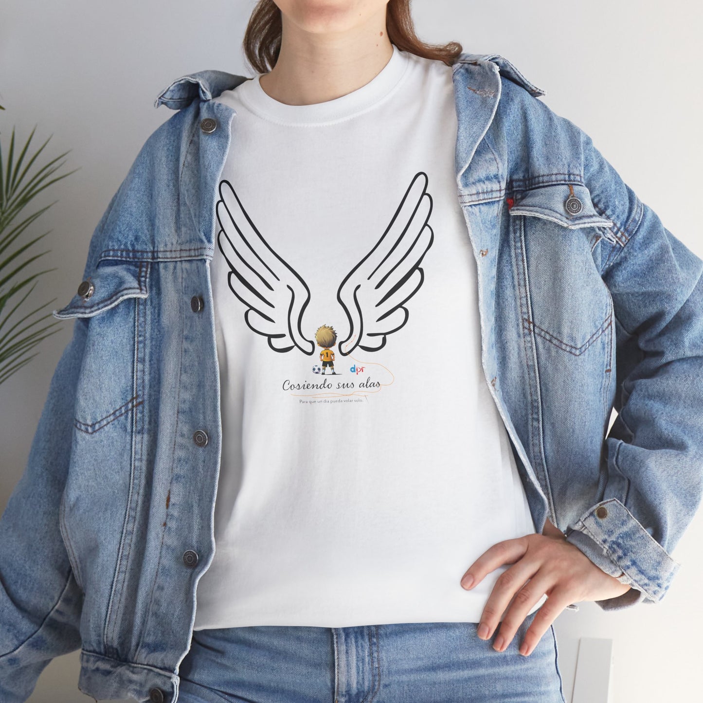 "Cosiendo sus alas" Soccer Player Unisex Heavy Cotton Tee