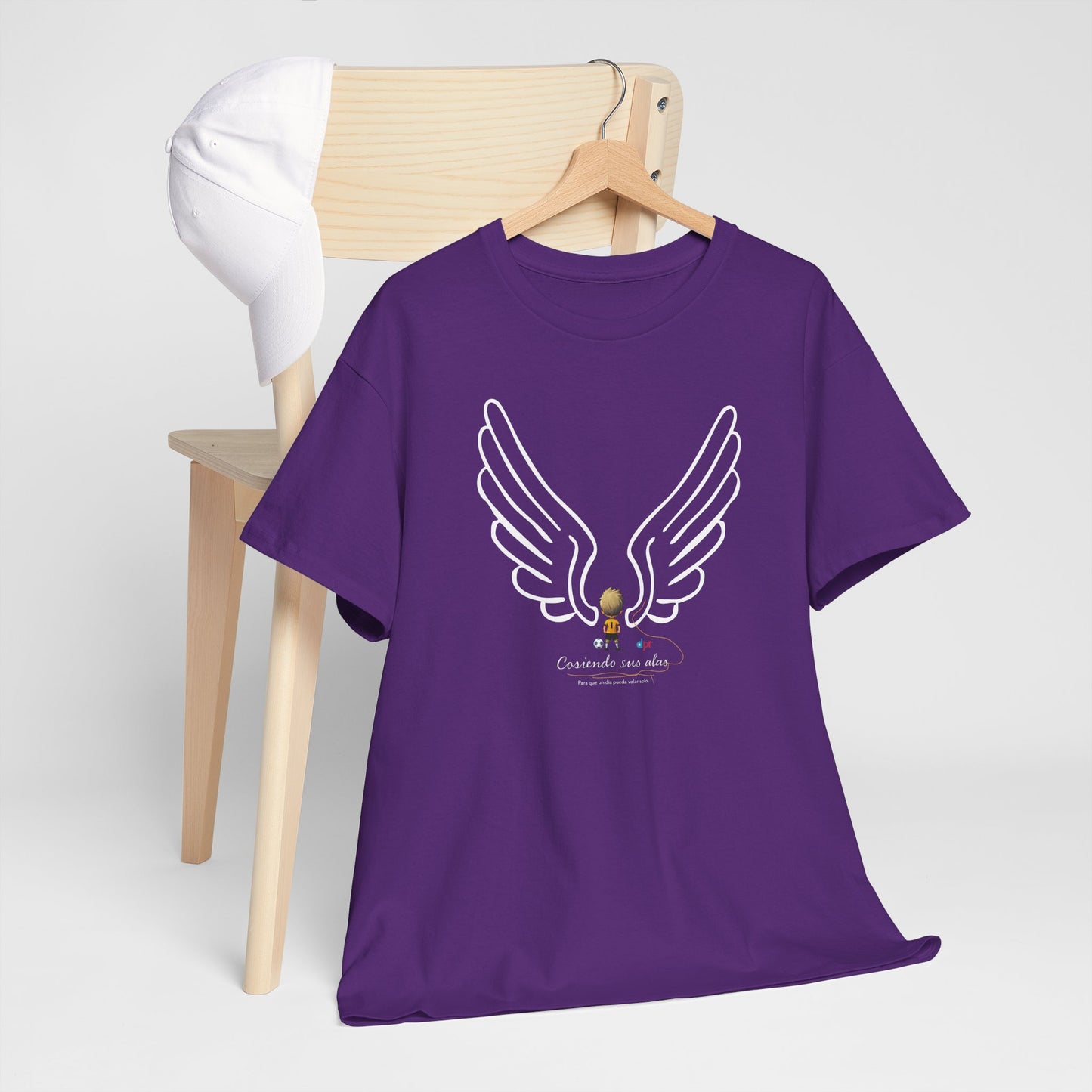 "Cosiendo sus alas" Soccer Player Unisex Heavy Cotton Tee
