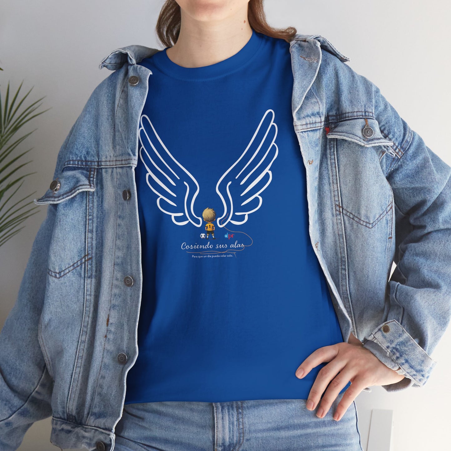 "Cosiendo sus alas" Soccer Player Unisex Heavy Cotton Tee